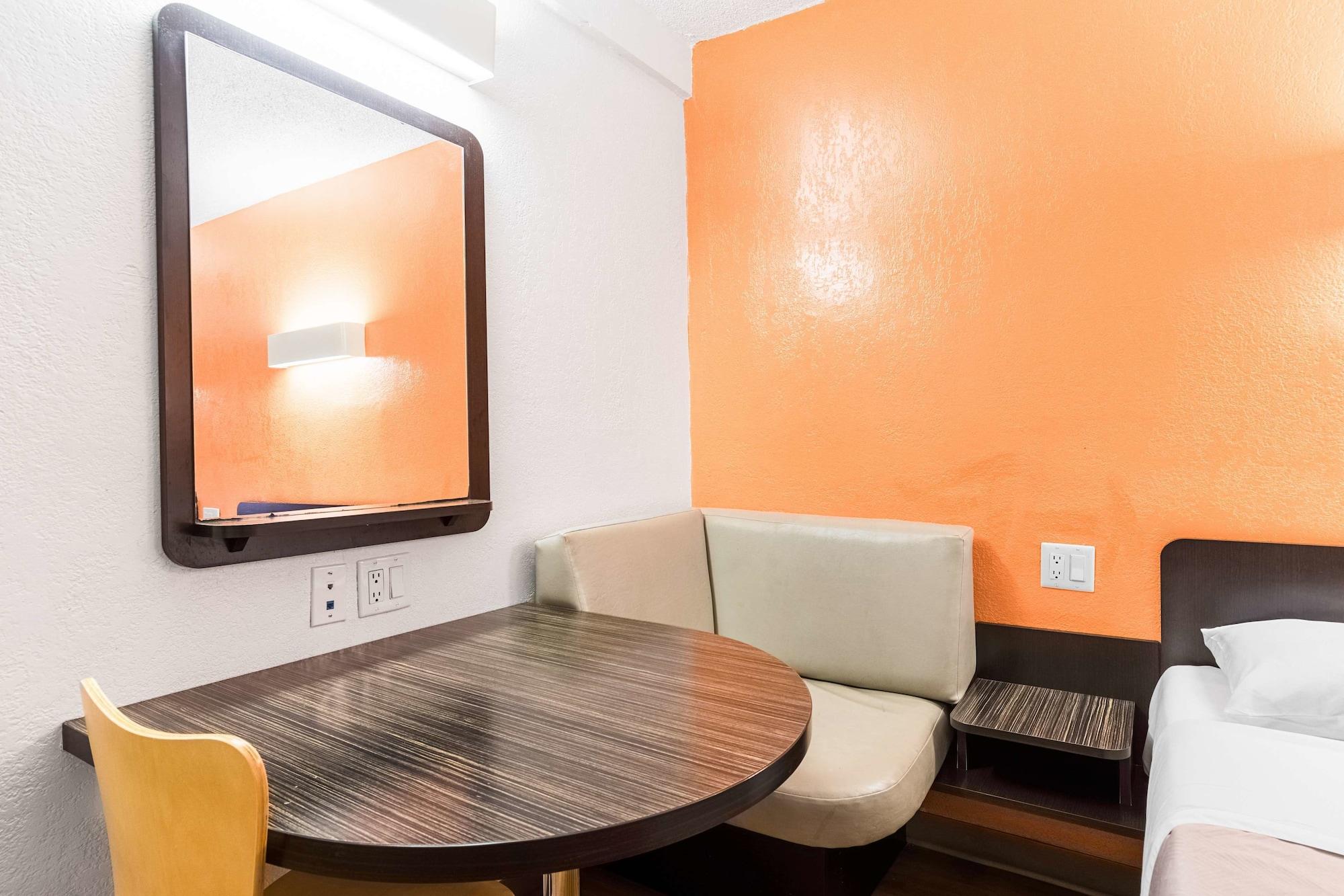 Motel 6-Long Beach, Ca - International City المظهر الخارجي الصورة
