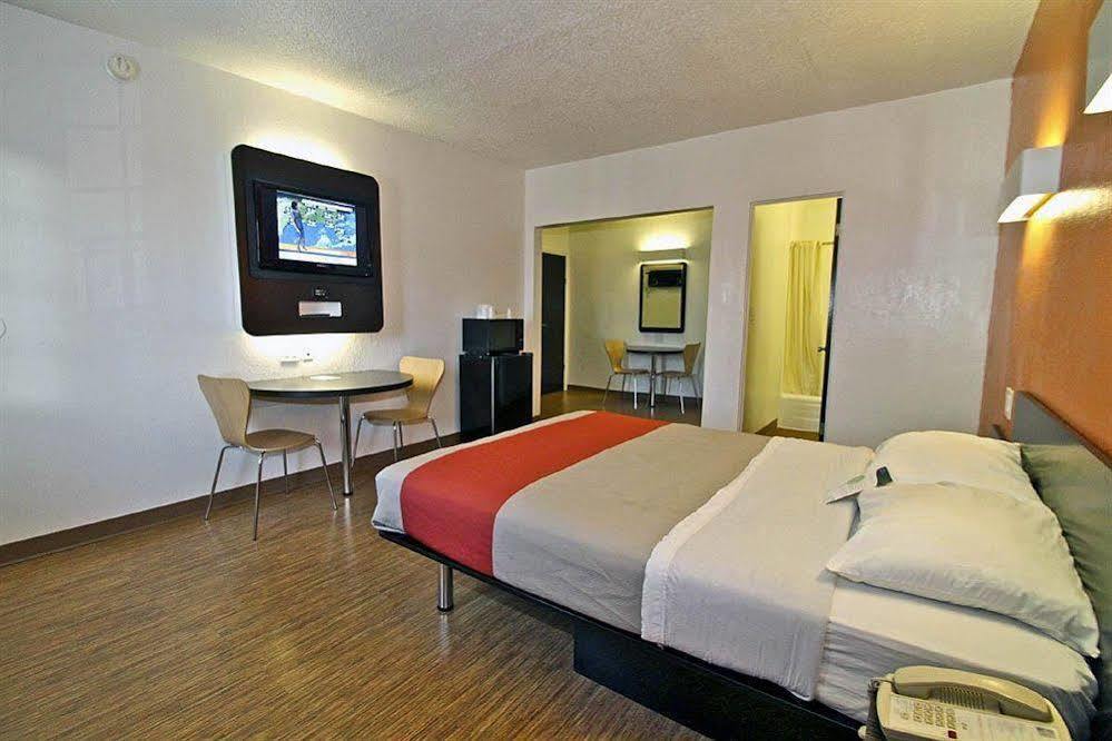 Motel 6-Long Beach, Ca - International City المظهر الخارجي الصورة