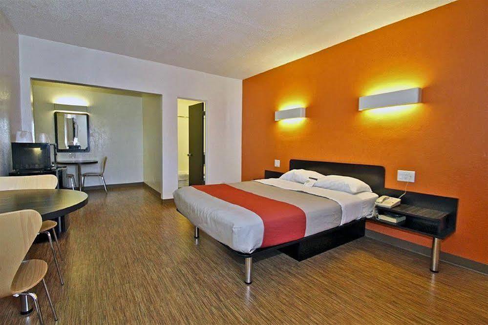 Motel 6-Long Beach, Ca - International City المظهر الخارجي الصورة